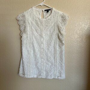 Feminine White Lace Top Size M by Cable and Gauge Cap Sleeve Lined